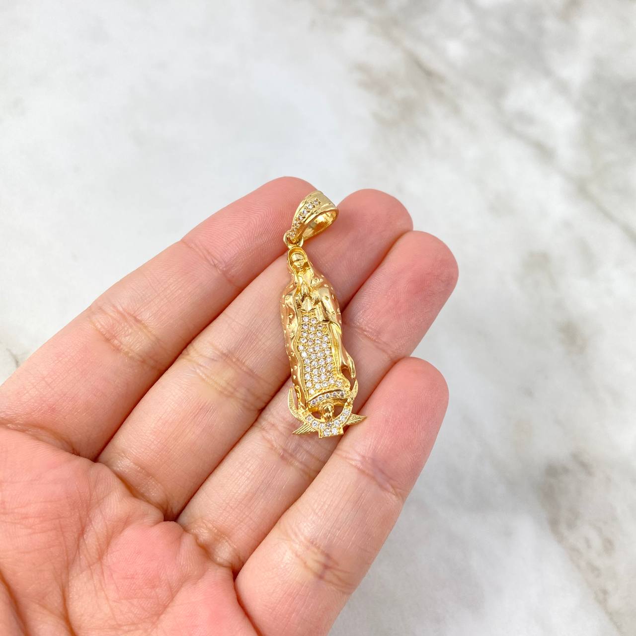 Dije Virgen Guadalupe 4.85gr / 4.3cm / Circones Blancos Oro Amarillo