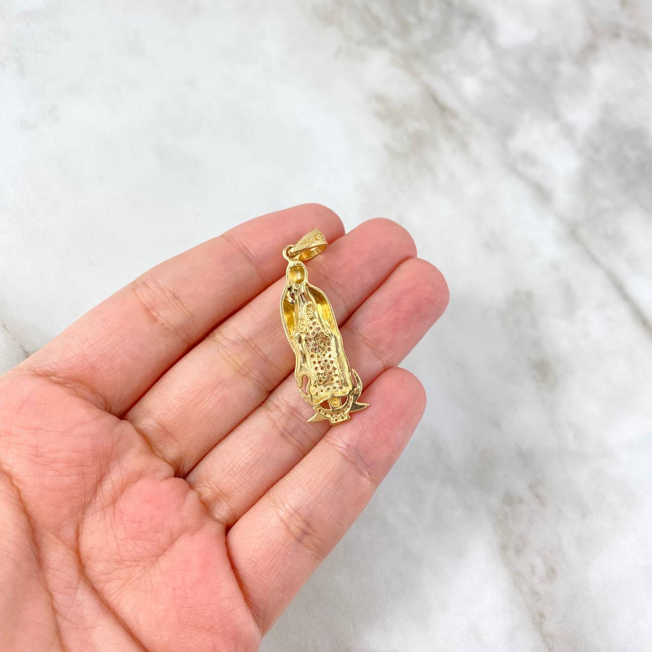 Dije Virgen Guadalupe 4.85gr / 4.3cm / Circones Blancos Oro Amarillo