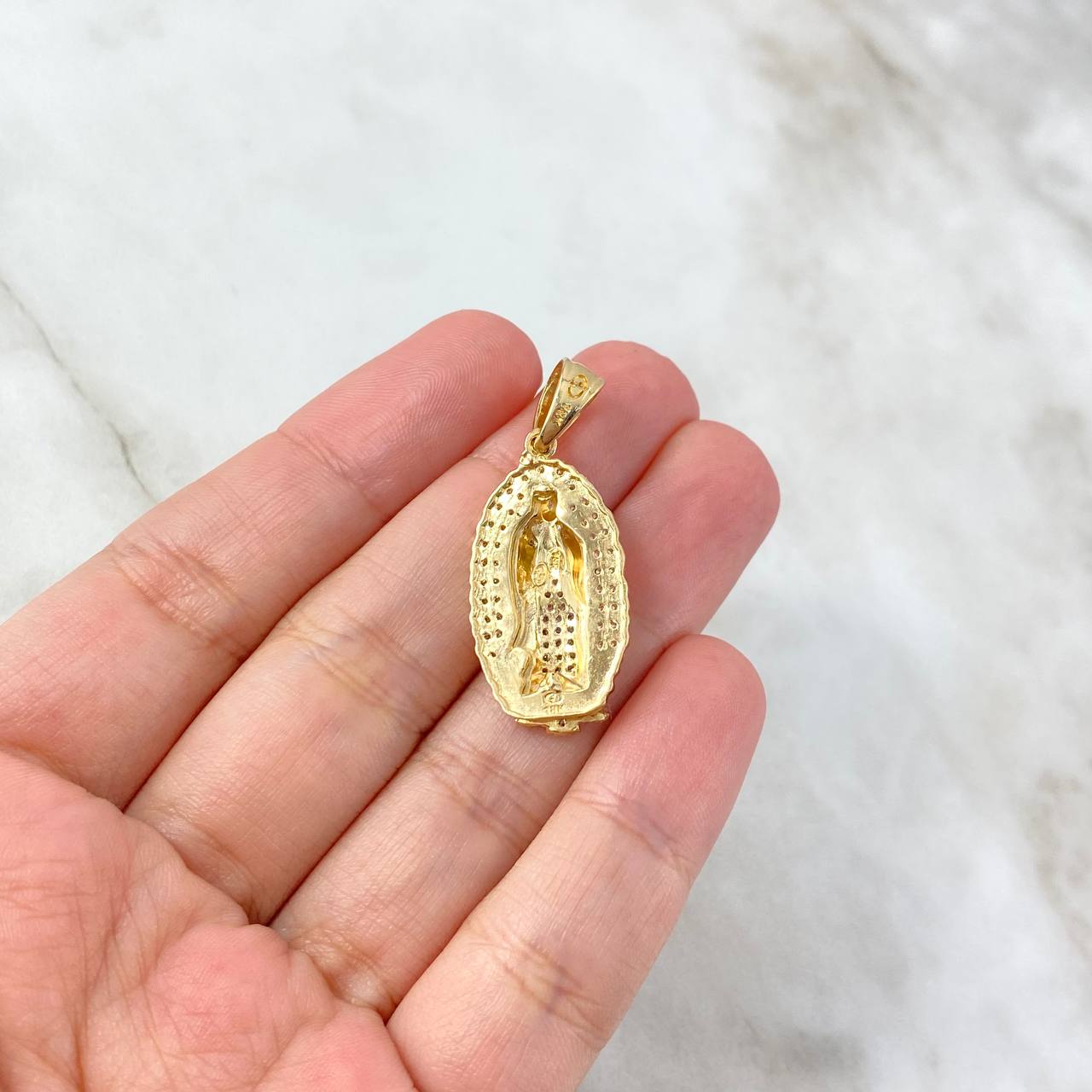 Dije Virgen Guadalupe 5.75gr / 3.5cm / Circones Blancos Oro Amarillo