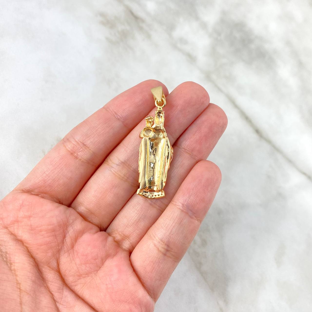 Dije Virgen del Carmen 5.75gr / 4.5cm / Circones Blancos Tres Oros