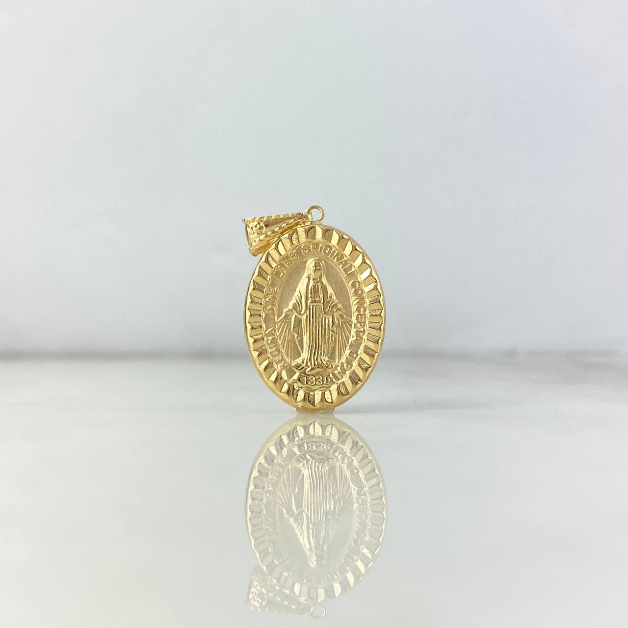 Dije Virgen Milagrosa 2.15gr / 3.4cm / Troquelada Ovalada Oro Amarillo ©