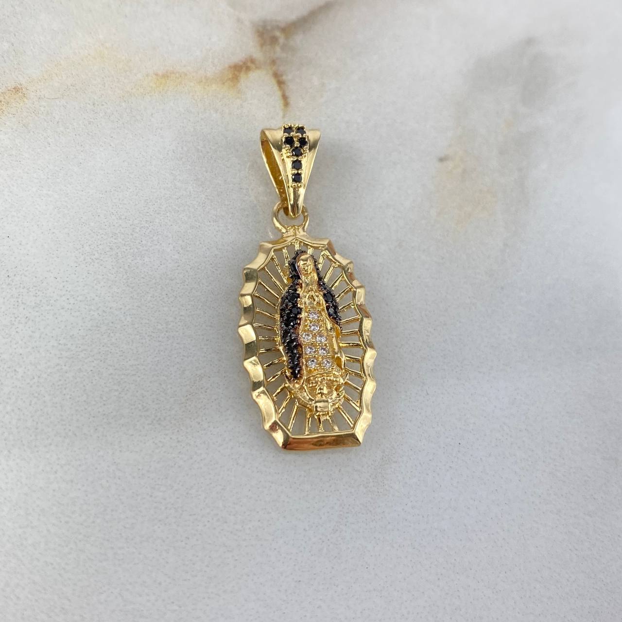 Dije Virgen Guadalupe 2.7gr / 3.2cm / Circones Blancos-Negros Oro Amarillo