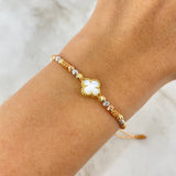 Pulsera Beige Trebol VCyA Nacar Blanco 1.9gr / 1.3cm / 3mm Bolas Diamantadas 18 und Tres Oros +4 *