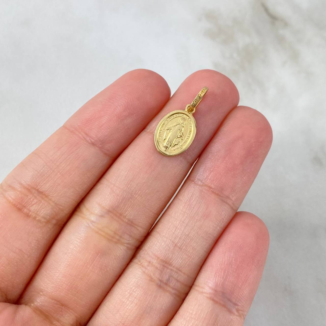 Dije Virgen Milagrosa 0.95gr / 1.8cm / Oro Amarillo