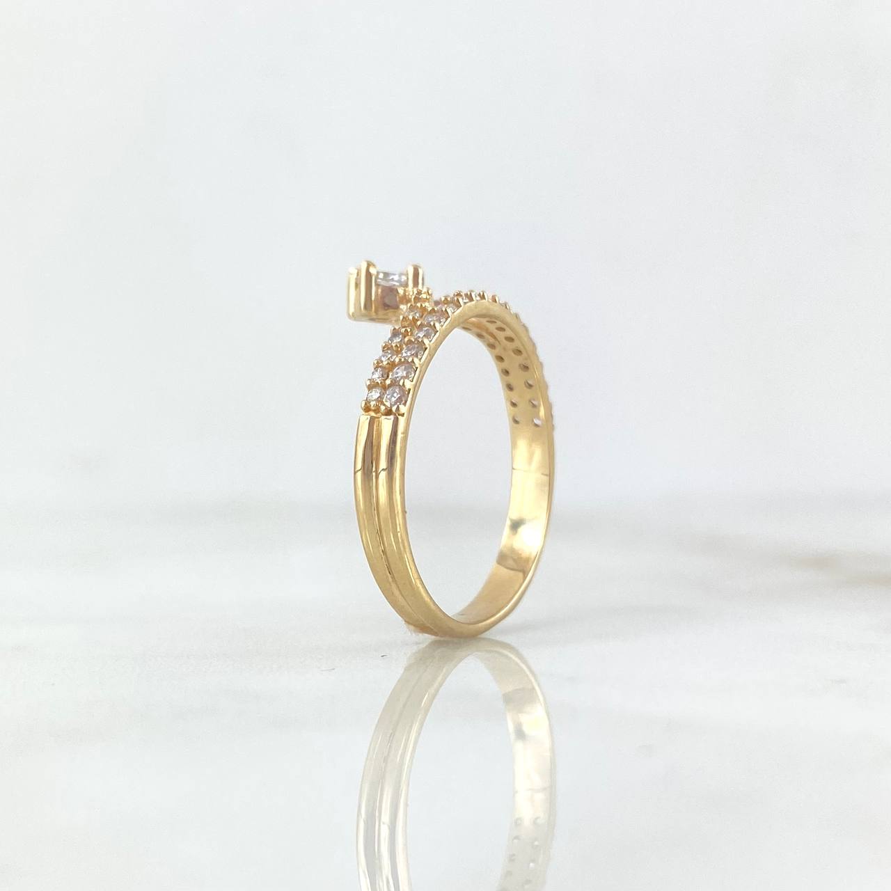 Anillo Solitario Tiara 2.45gr / T7 / Circones Blancos Oro Amarillo