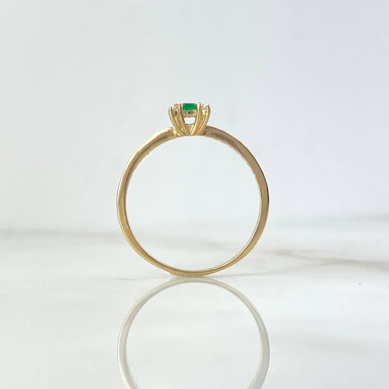 Anillo Solitario Cuadrado Destellos 1.75gr / T7 1/4 / Circones Blancos Verde Oro Amarillo