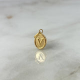 Dije Letra V 0.5gr / 1.8cm / Troquelada Oro Amarillo