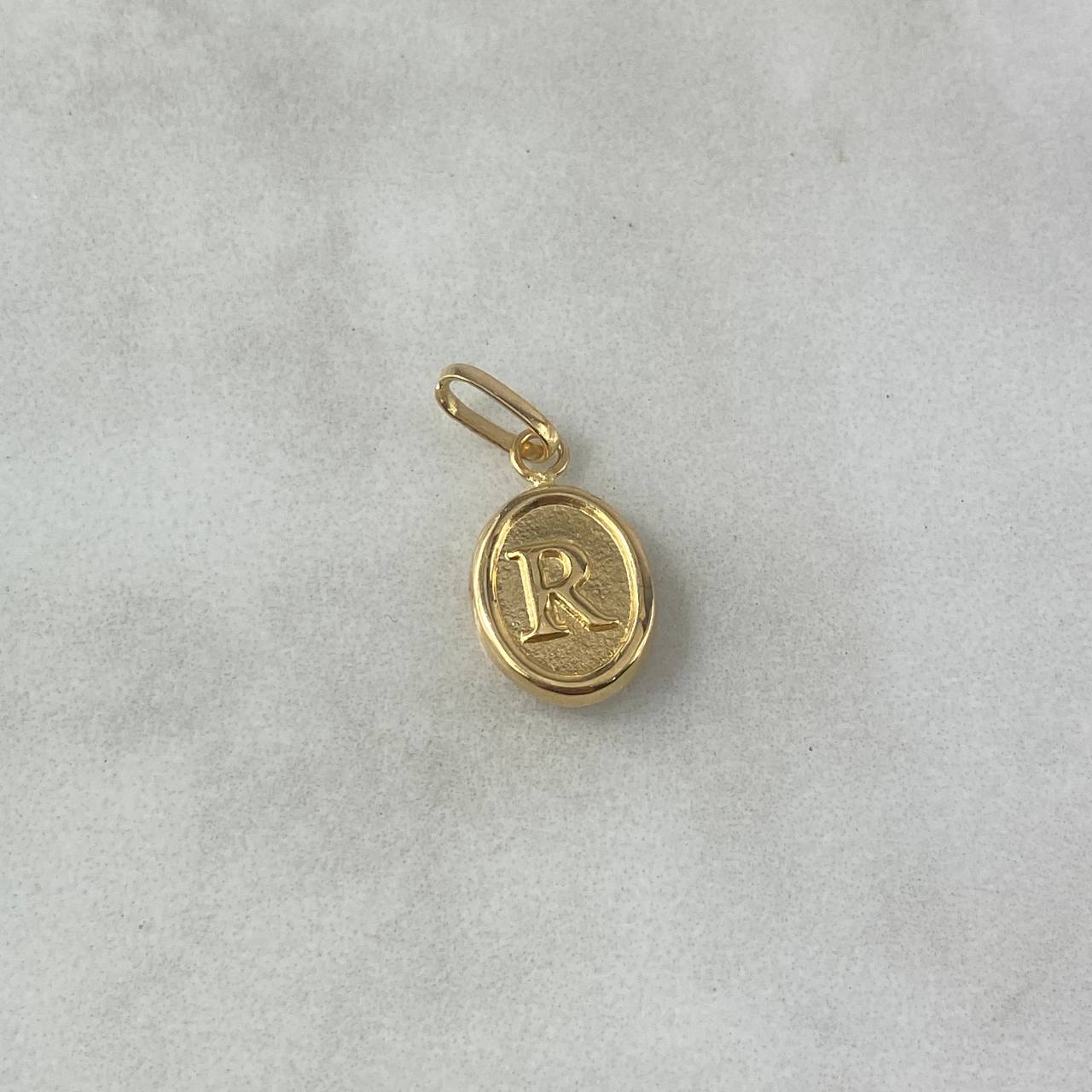 Dije Letra R 0.55gr / 1.8cm / Troquelada Oro Amarillo