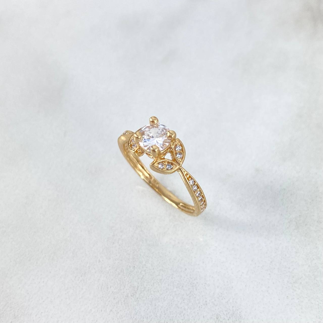 Anillo Solitario Cola Sirena 2.35gr / T7 / Circon Blanco Blancos Oro Amarillo