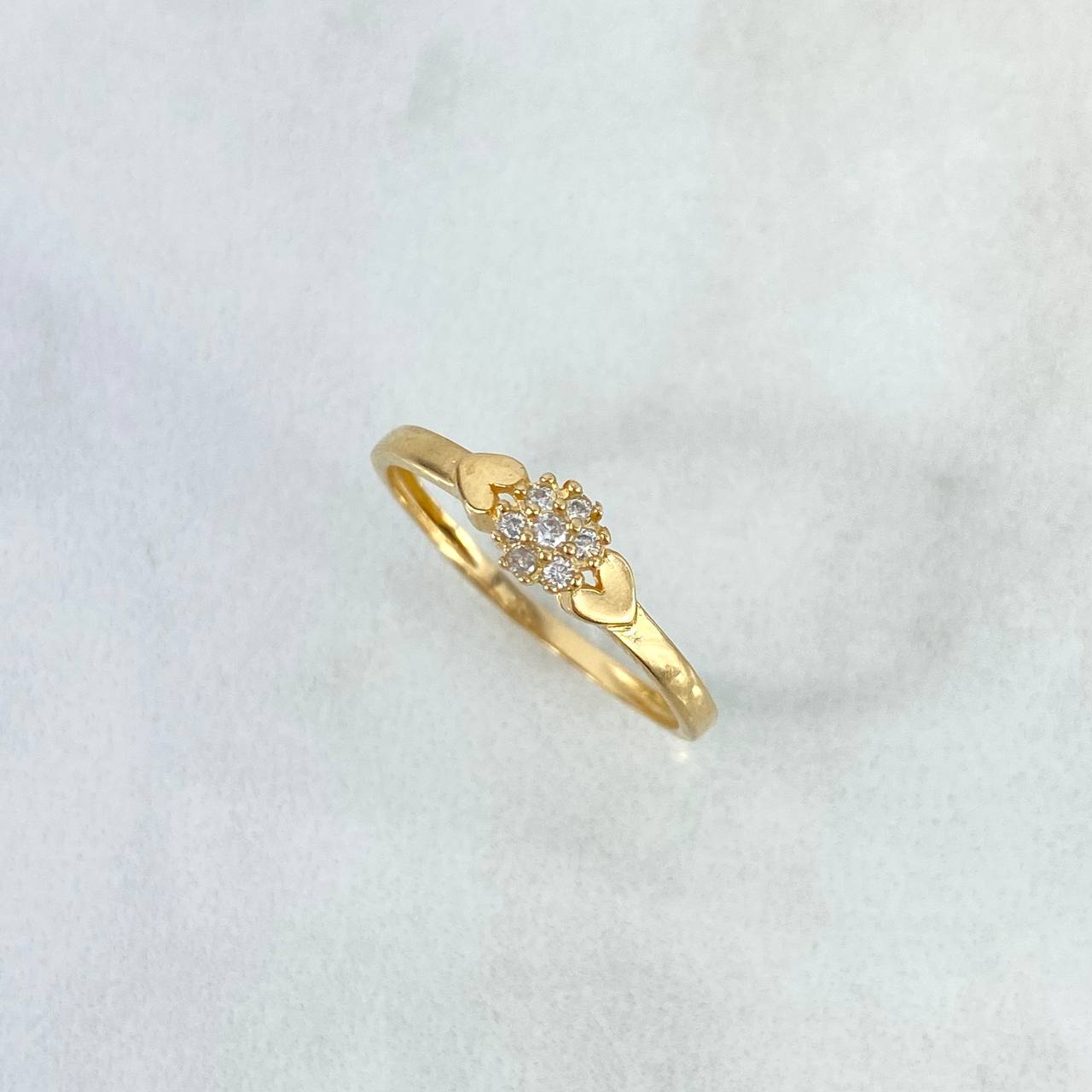 Anillo Solitario Flor Corazones 1.15gr / T6 / Circones Blancos Oro Amarillo ©