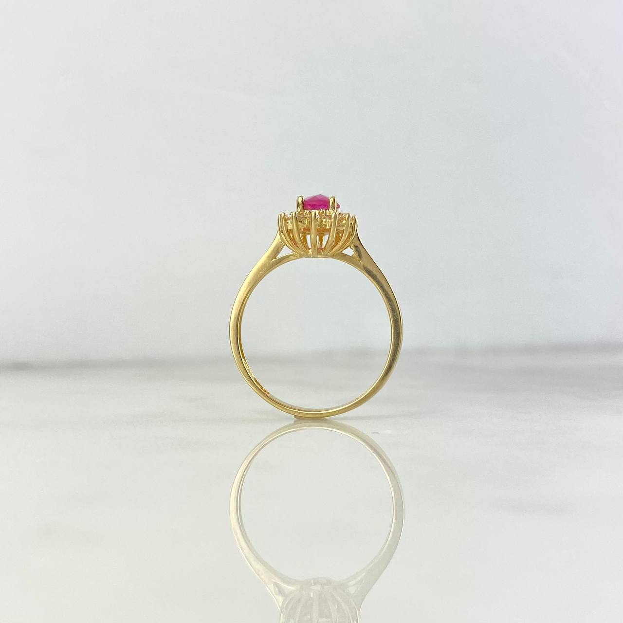 Anillo Solitario Halo Ovalado 3.25gr / T7 1/2 / Circon Fucsia Blancos Oro Amarillo *