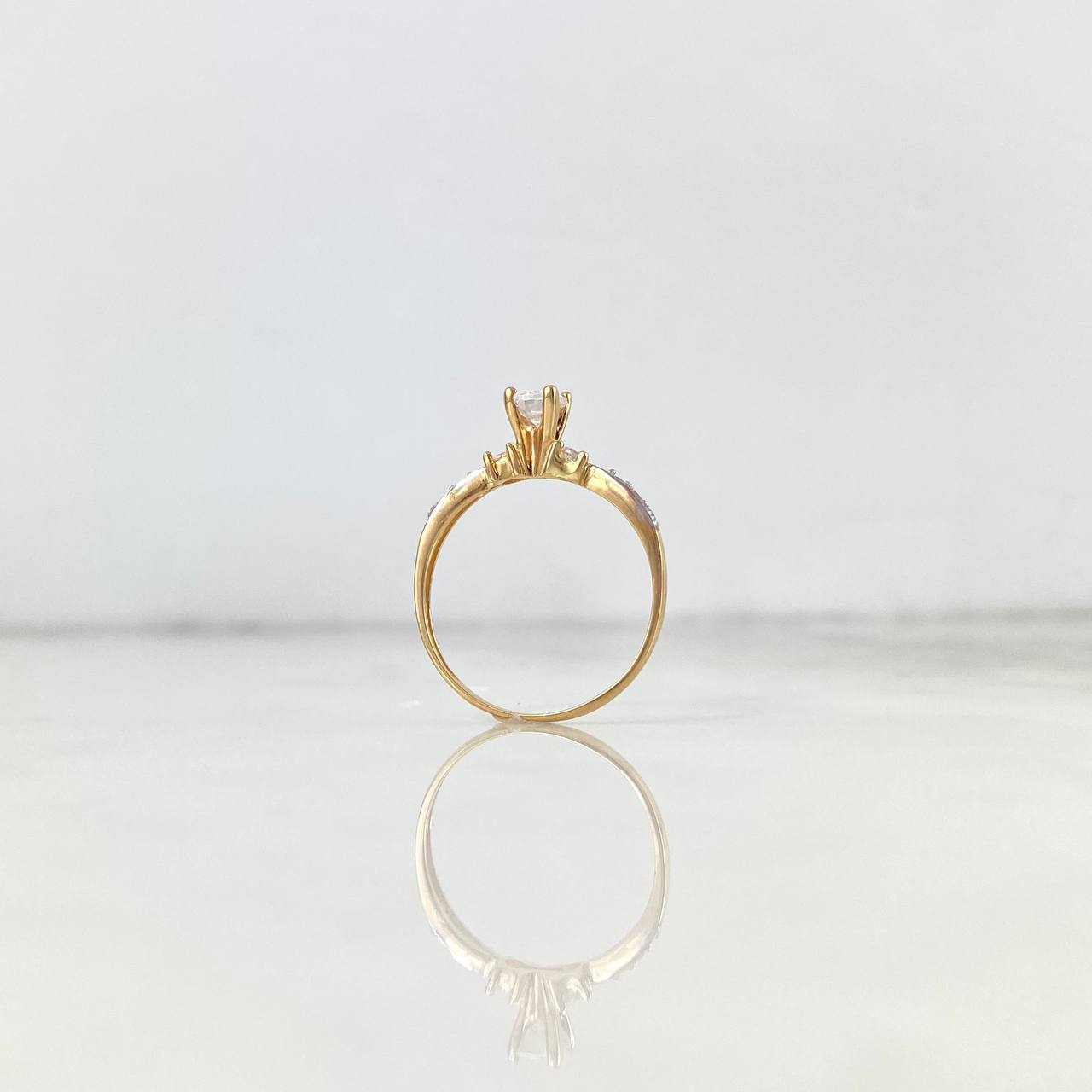 Anillo Solitario Circulo Churumbela 1.95gr / T7 1/2 / Circon Blanco Blancos Dos Oros Amarillo Blanco