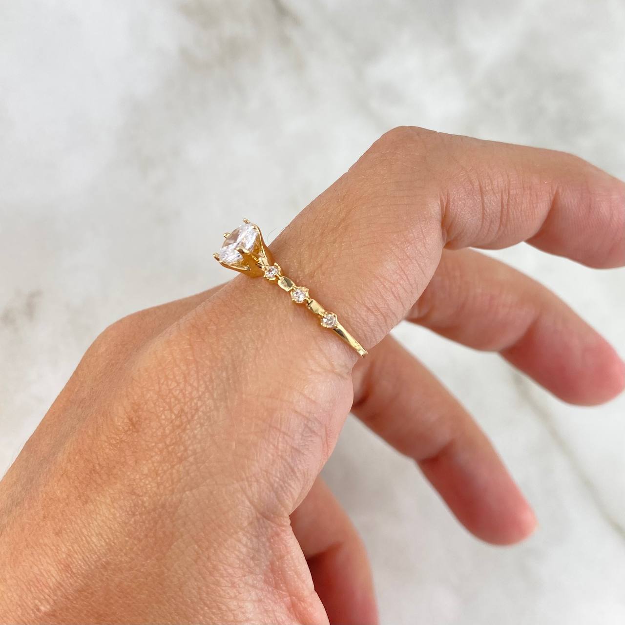 Anillo Solitario Ovalos Estrellados 1.5gr / T7 / Circon Blanco Blancos Oro Amarillo