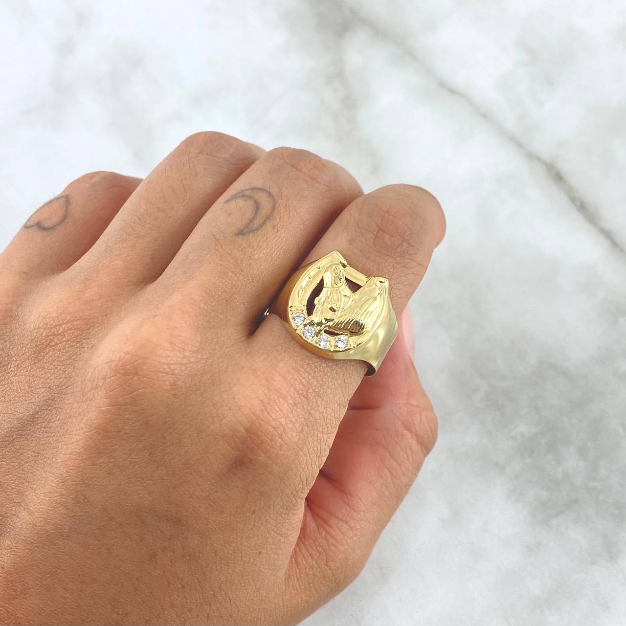 Anillo Herradura Caballo 3.25gr / T10 1/4 / Basteado Circones Blancos Oro Amarillo 18K *