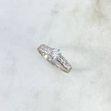 Anillo Solitario Piramides 2.55gr / T7 1/2 / Circon Blanco Blancos Oro Blanco