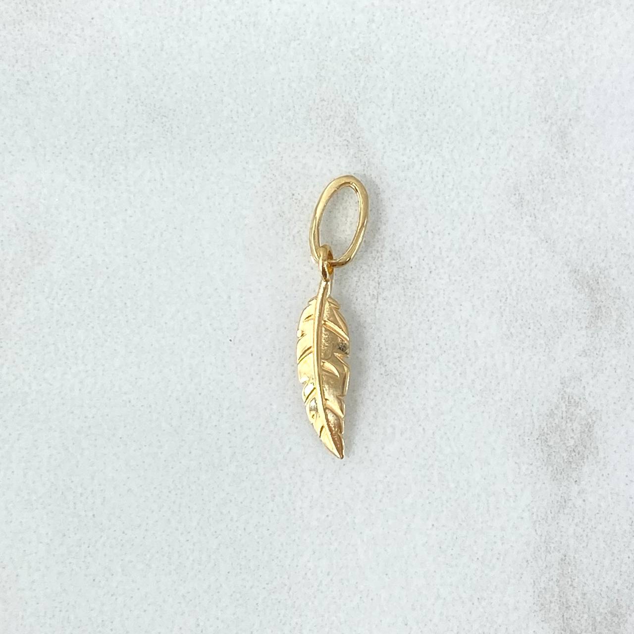 Dije Pluma 0.45gr / 2.1cm / Lisa Oro Amarillo 18K *