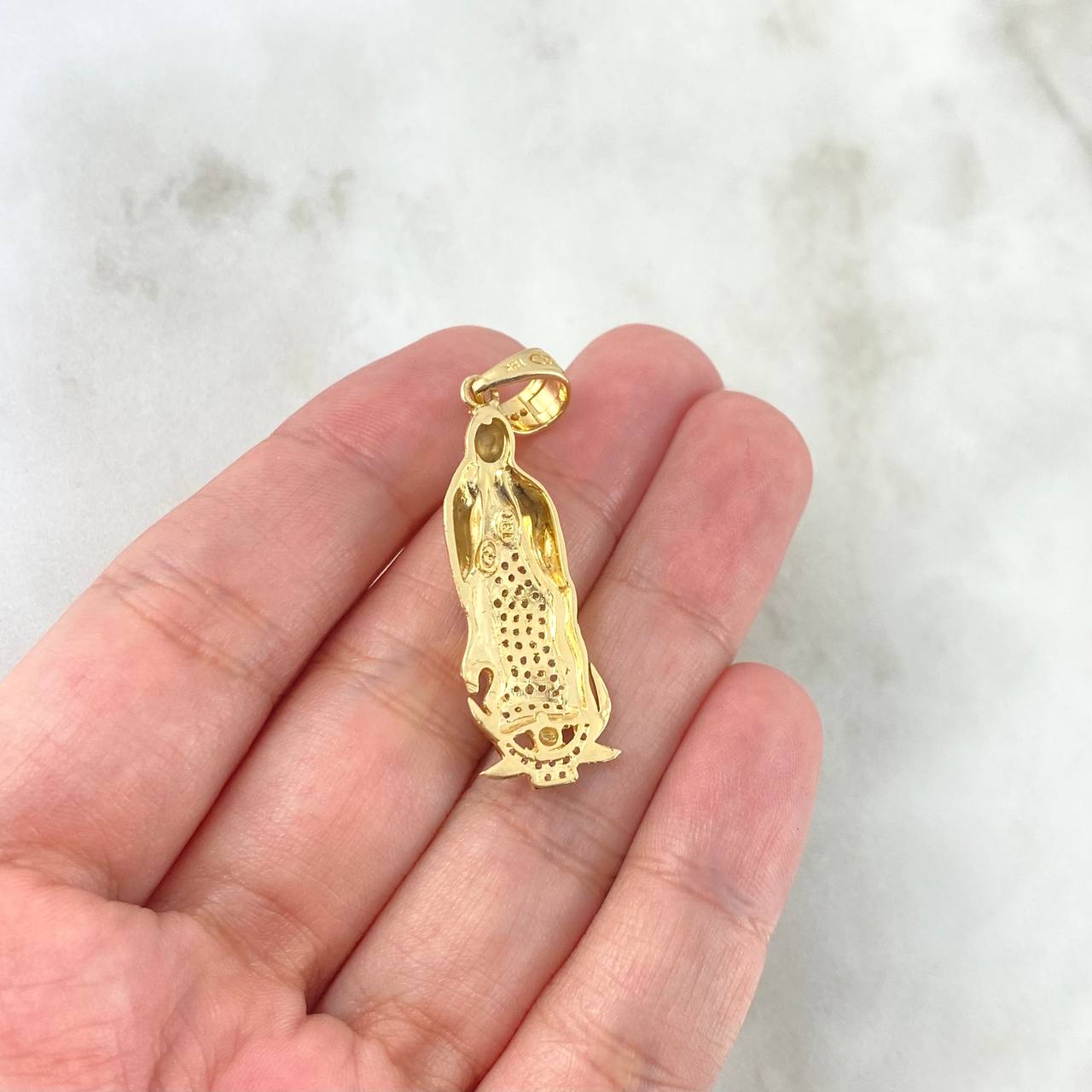 Dije Virgen Guadalupe 5.55gr / 4.2cm / Circones Blancos Dos Oros Amarillo Blanco