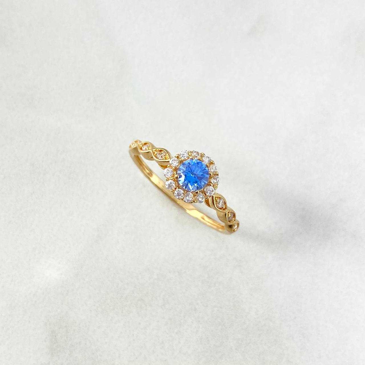 Anillo Solitario Halo 1.75gr / T7 / Circones Blancos-Azules Oro Amarillo