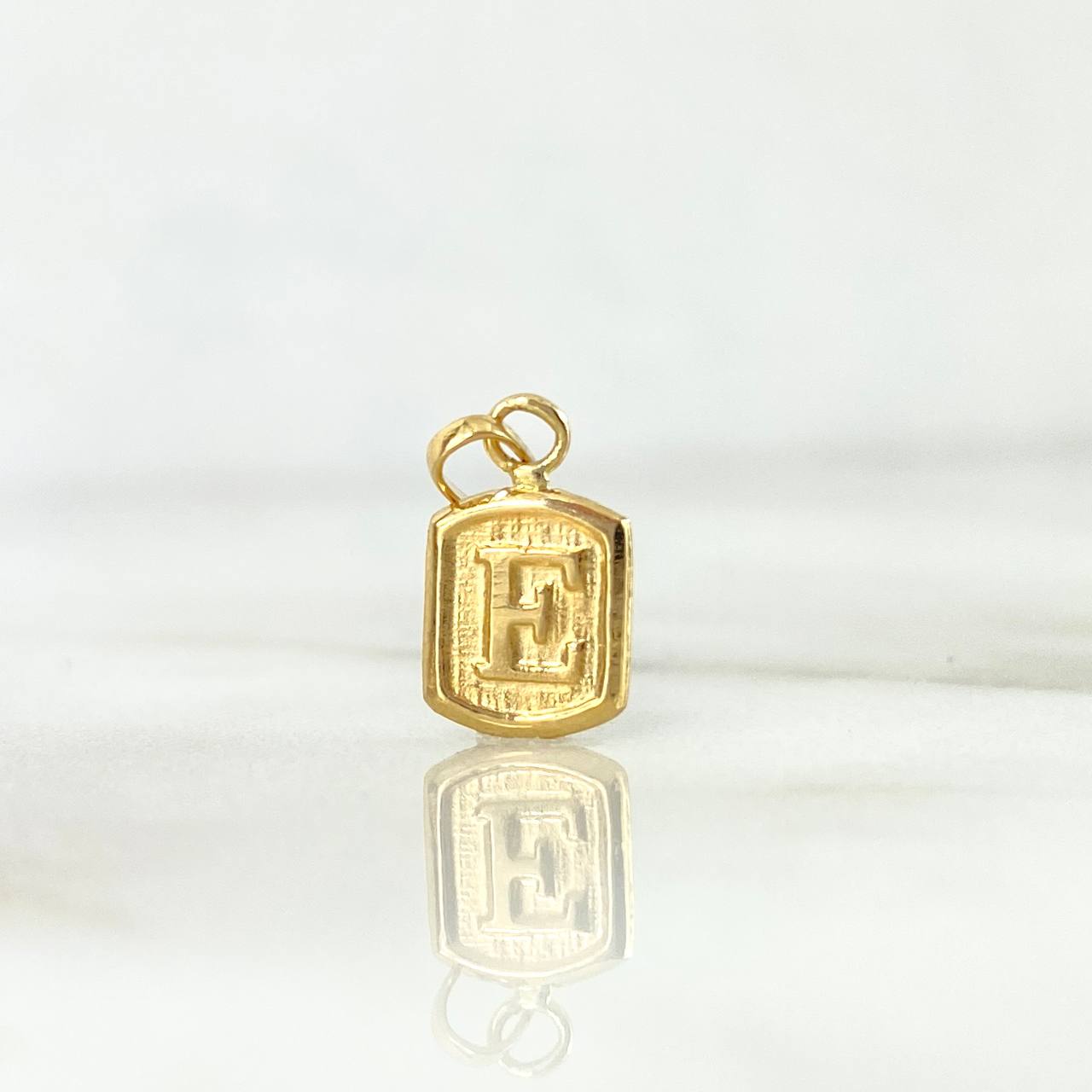 Dije Marco Letra E 0.35gr / 1.5cm Oro Amarillo