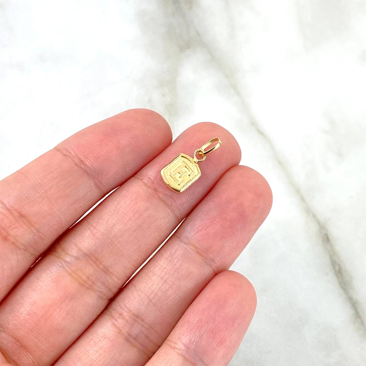 Dije Marco Letra E 0.35gr / 1.5cm Oro Amarillo