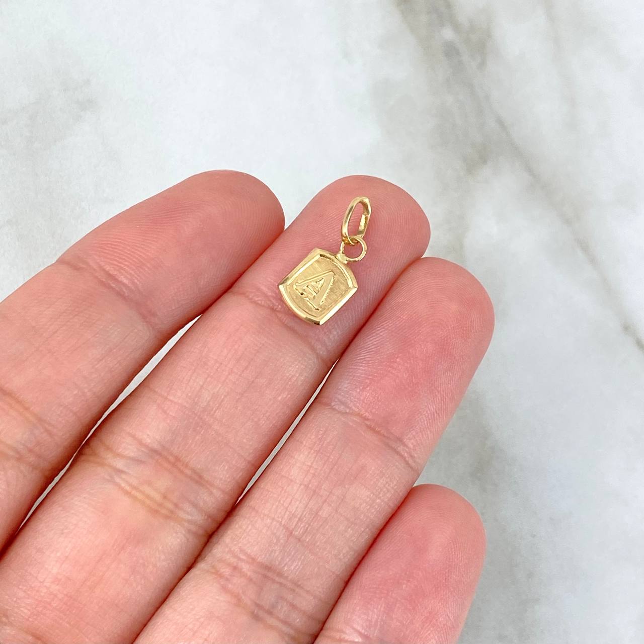 Dije Marco Letra A 0.35gr / 1.5cm Oro Amarillo