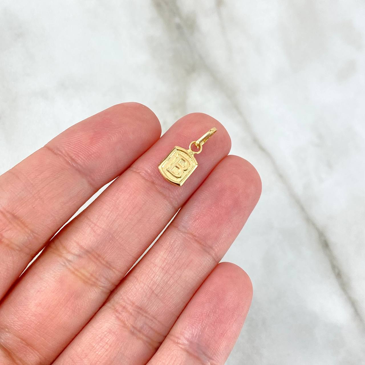 Dije Marco Letra B 0.35gr / 1.5cm Oro Amarillo (Oferta)