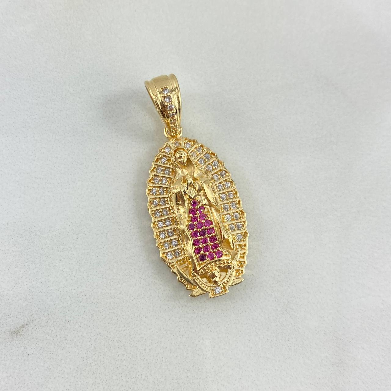 Dije Silueta Virgen Guadalupe 5.65gr / 3.4cm / Circones Blancos Fucsias Oro Amarillo *