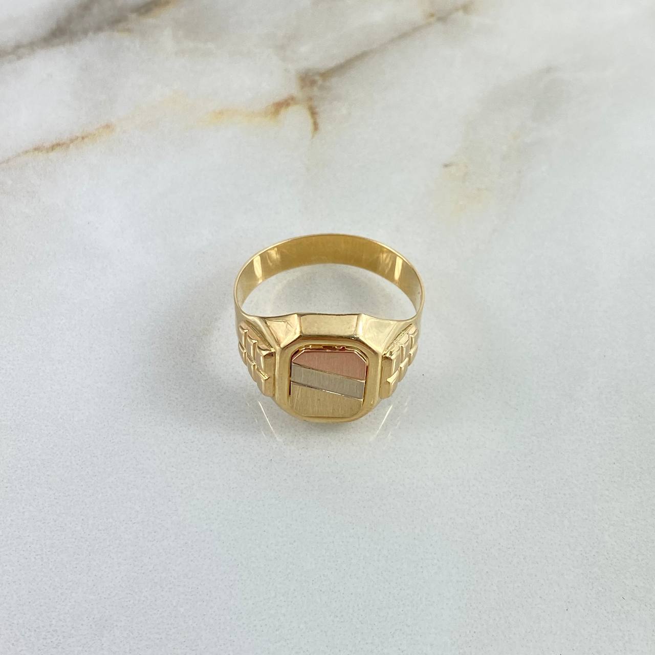 Anillo Sello 4.5gr / T10 3/4 / Cuadrado Rayado Tres Oros