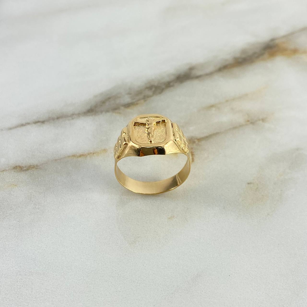 Anillo Sello Cristo 4.05gr / T9 3/4 / Cuadrado Oro Amarillo