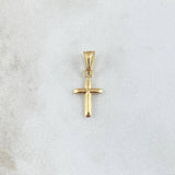 Dije cruz Cristo Puntas Planas 0.4gr / 1.7cm / Cargador Bordeado Oro Amarillo 18K *