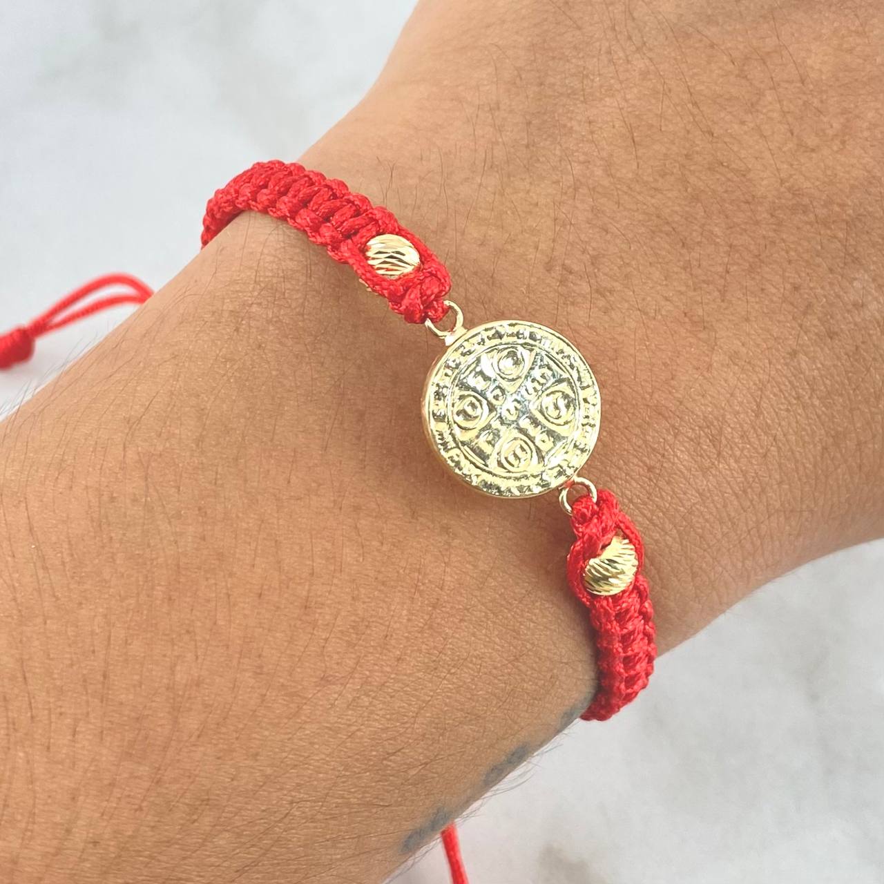 Pulsera Roja San Benito 1.55gr / 5mm Bolas Diamantadas 2 und Oro Amarillo ©