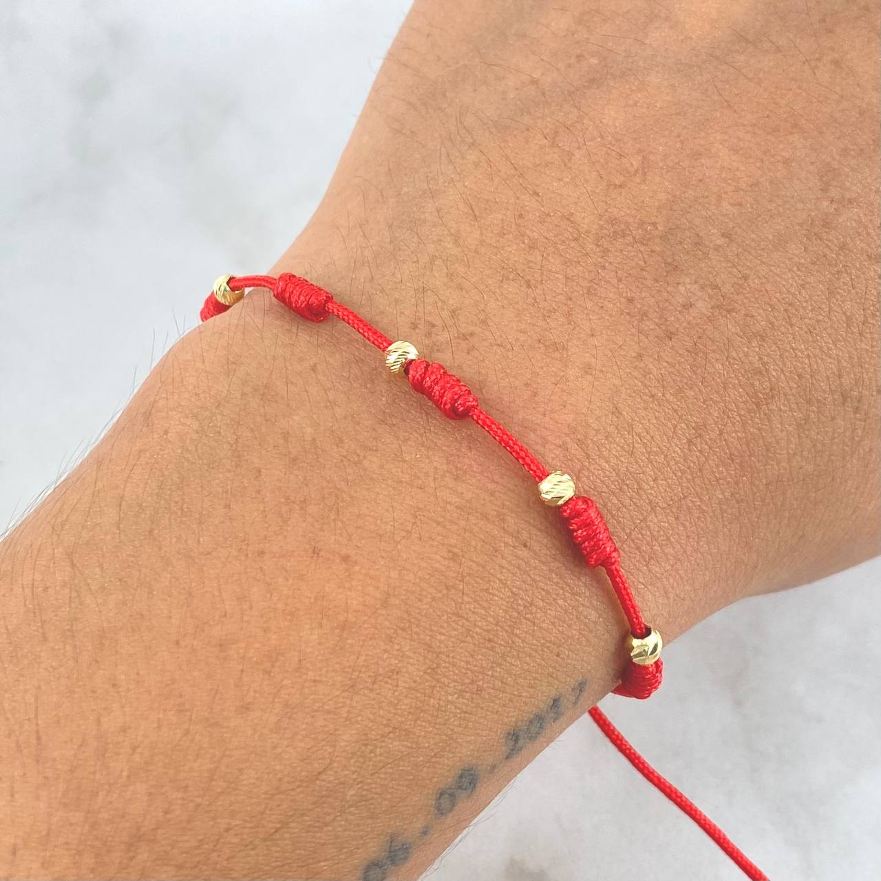 Pulsera Roja Seis Caminos 0.5gr / 3mm Bolas Diamantadas 6 und Oro Amarillo *