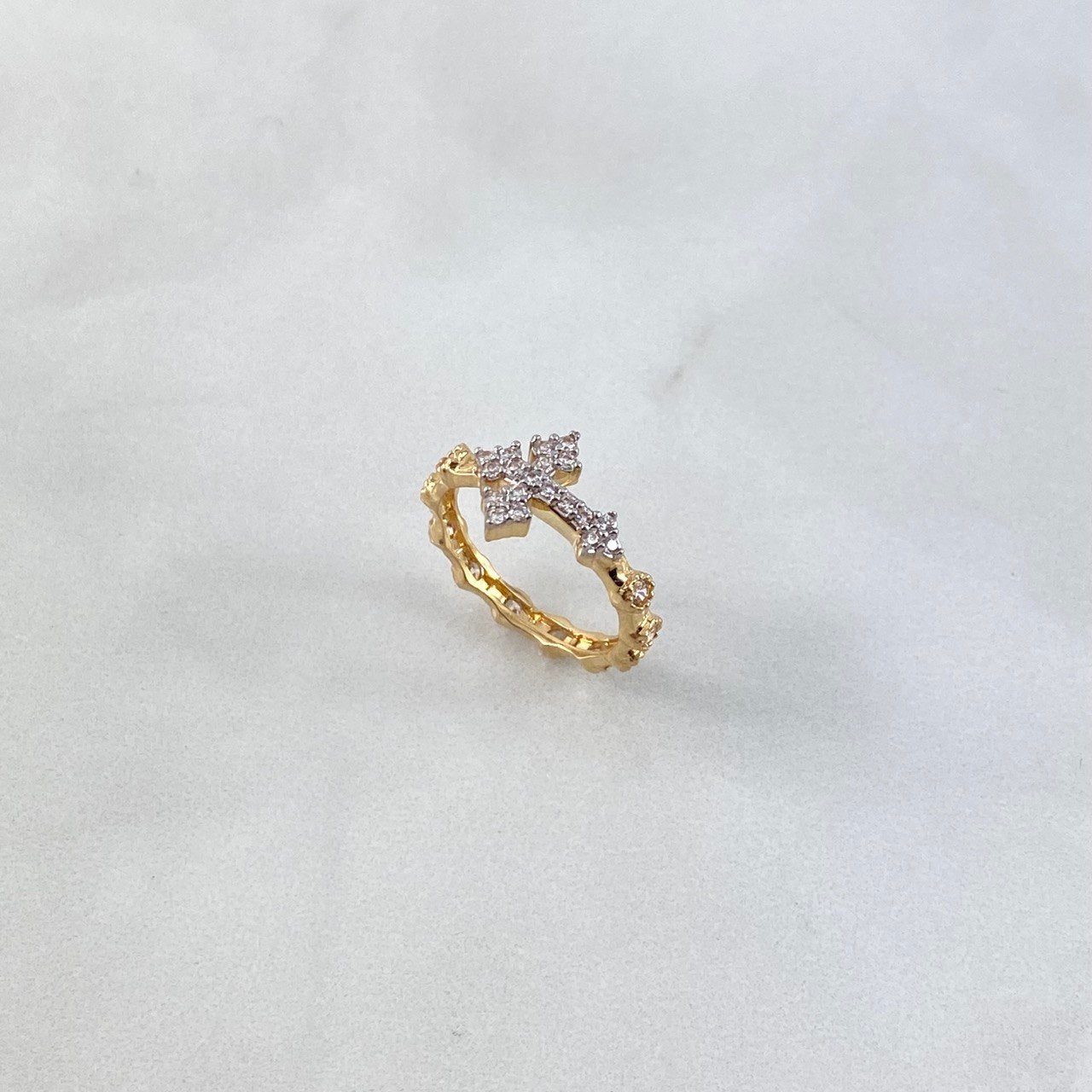 Anillo Cruz 2.8gr / T5 1/4 / Circones Blancos Oro Amarillo