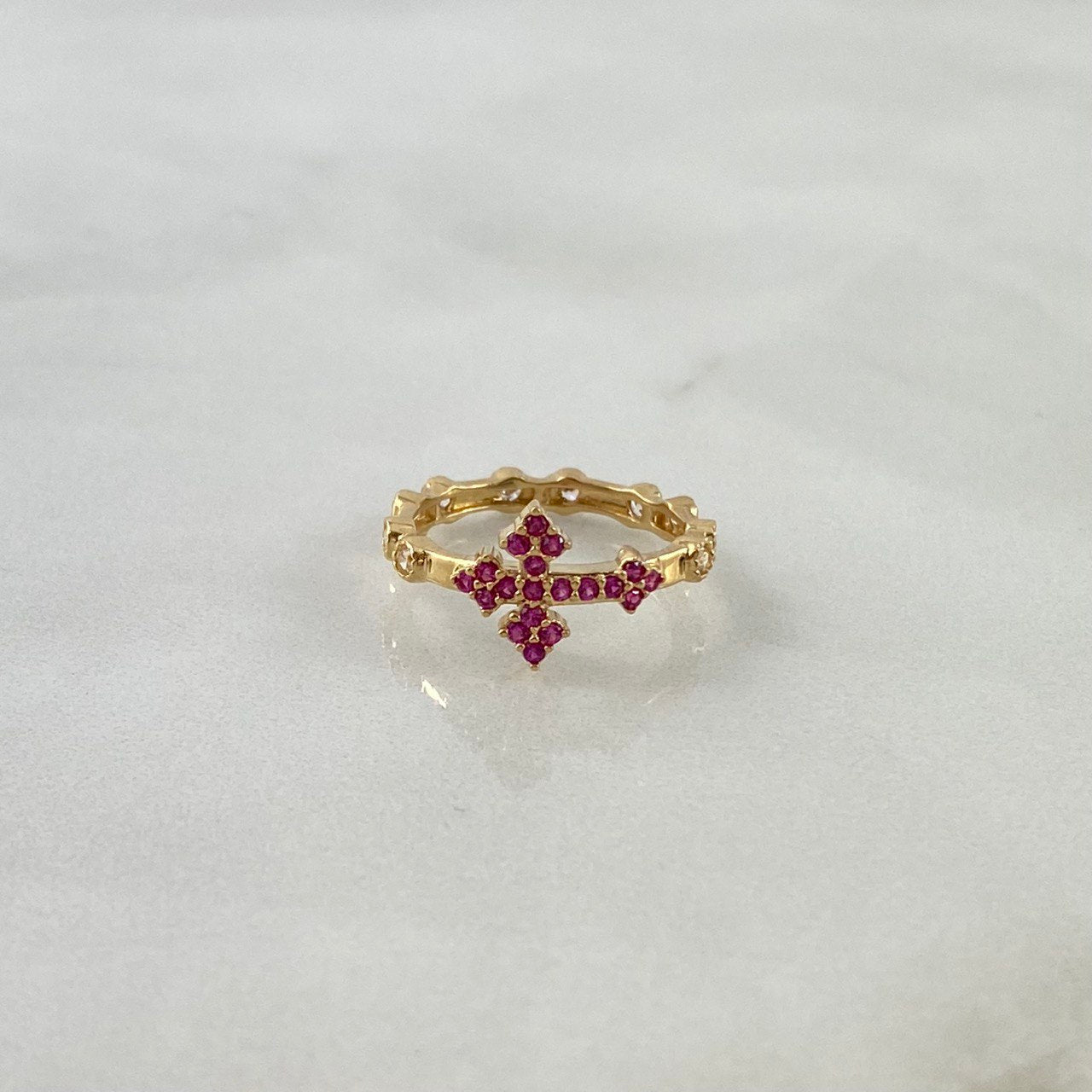 Anillo Cruz 2.75gr / T5 3/4 / Circones Blancos-Fucsias Oro Amarillo