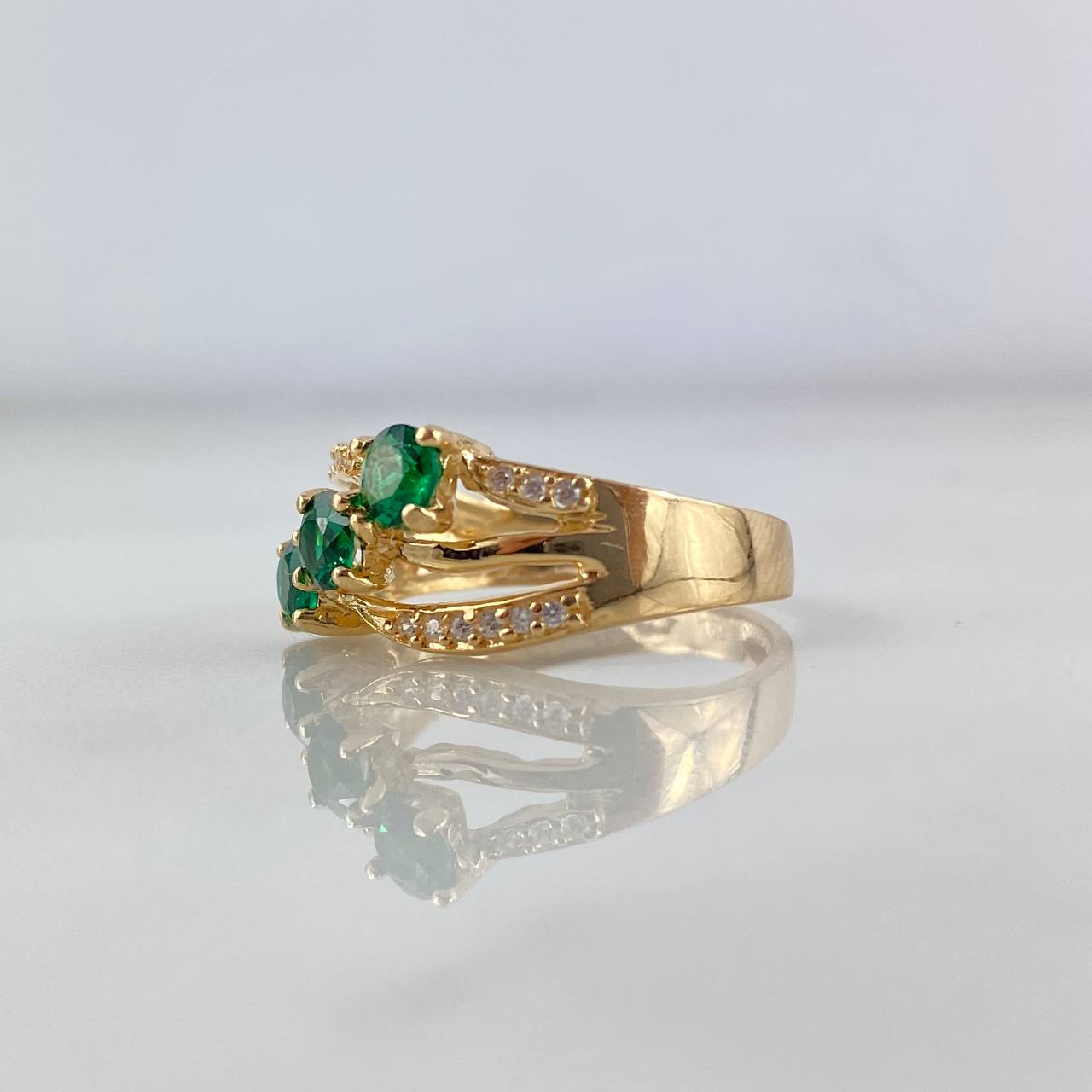 Anillo Trio de Ramas 3.1gr / T6 1/4 / Circones Blancos-Verdes Oro Amarillo