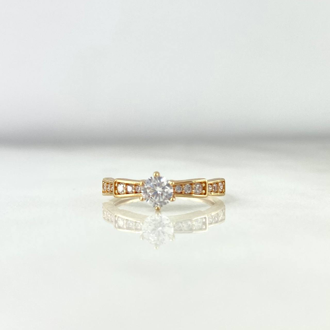 Anillo Solitario Cinta 1.65gr / T4 / Circones Blancos Oro Amarillo