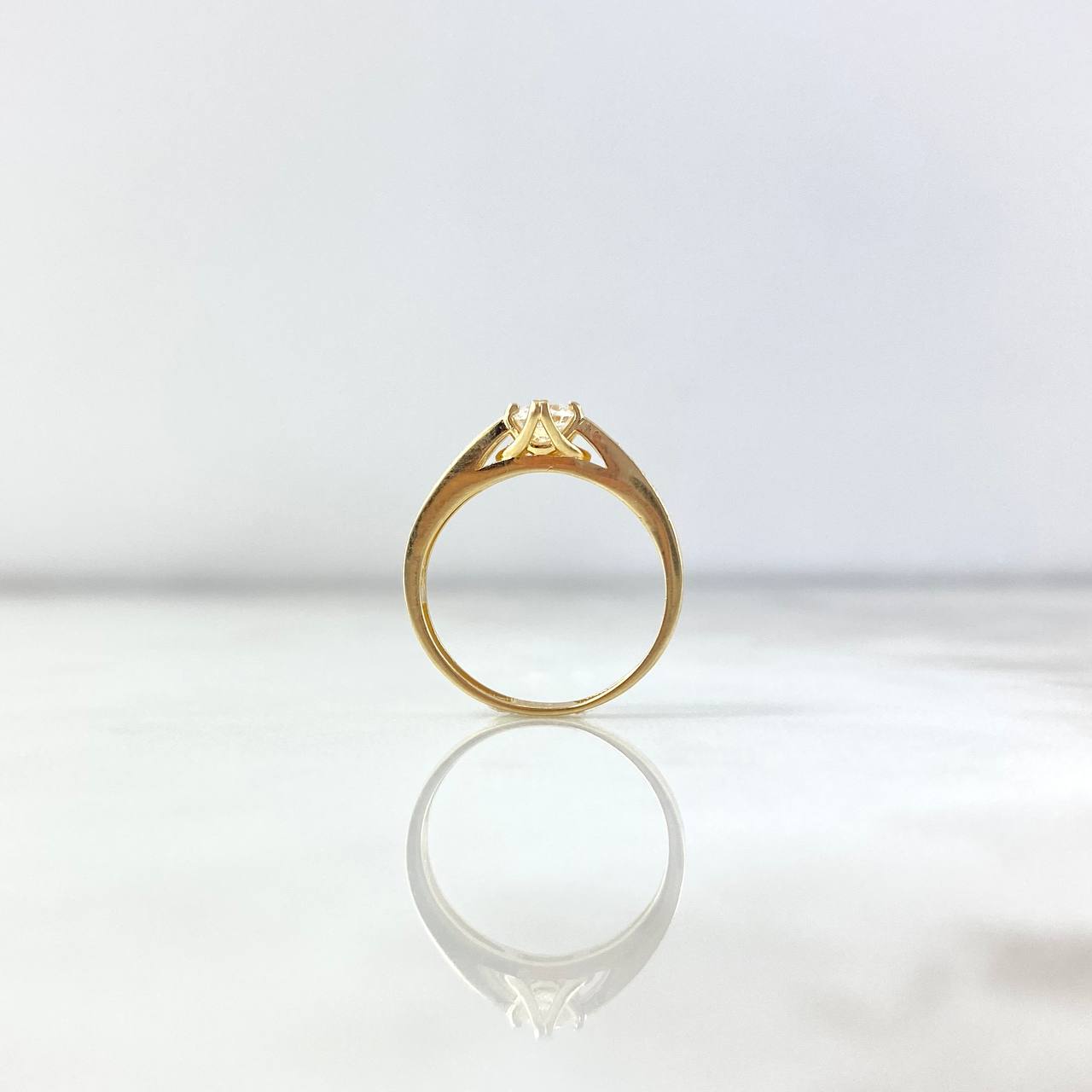 Anillo Solitario Flor Cruzada 1.9gr / T4 1/2 / Circon Blanco Blancos Oro Amarillo