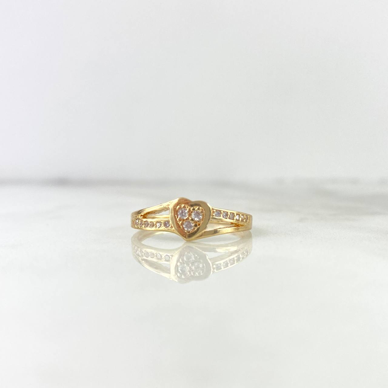 Anillo Lineas Cruzadas Corazon 2.15gr / T6 3/4 / Circones Blancos Oro Amarillo