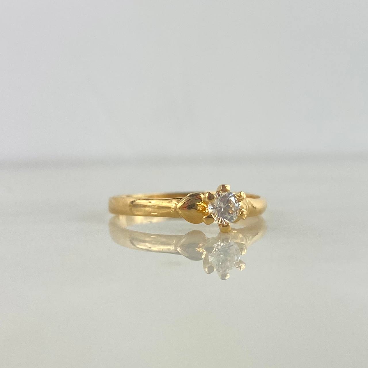 Anillo Solitario Corazones 1.75gr / T6 3/4 / Circones Blancos Oro Amarillo ©