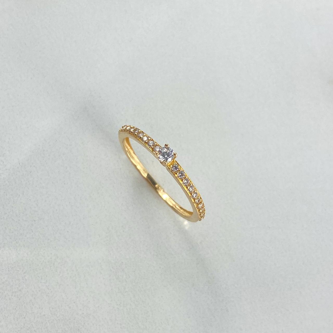 Anillo Solitario Churumbela 1.5gr / T6 1/4 / Circones Blancos Oro Amarillo ©