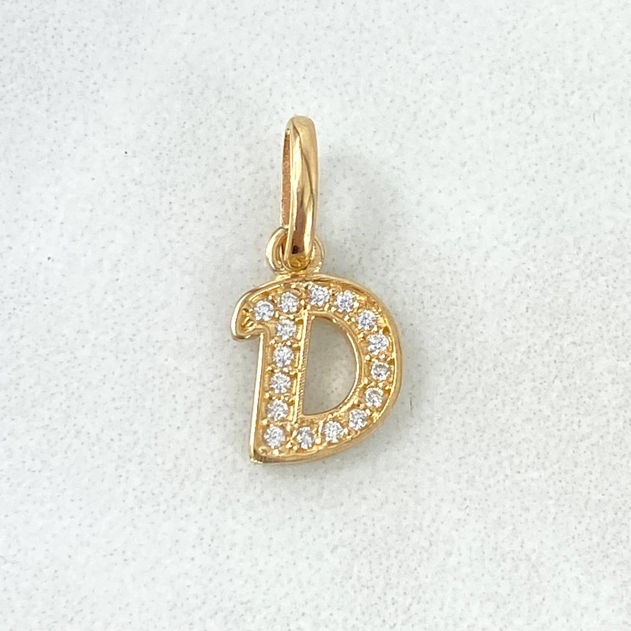 Dije Letra D Silueta 0.7gr / 1.6cm / Circones Blancos Oro Amarillo