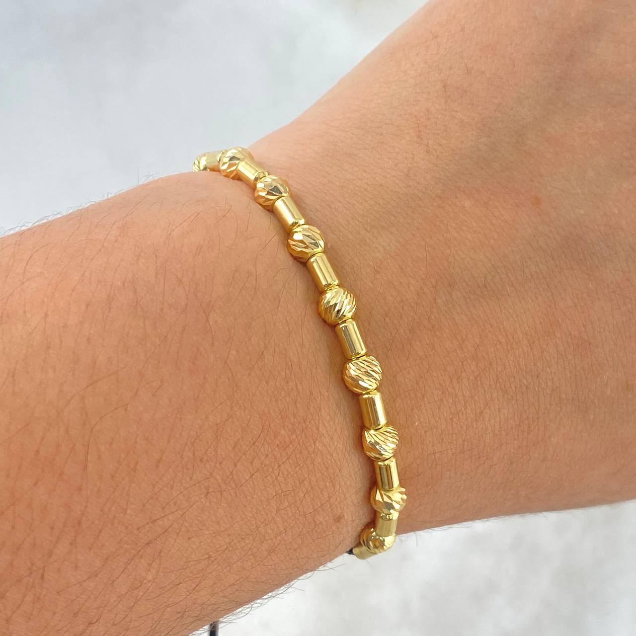 Pulsera Negra Cilindrica Intersecta 3.3gr / 5mm Bolas Diamantadas 10 und Oro Amarillo *