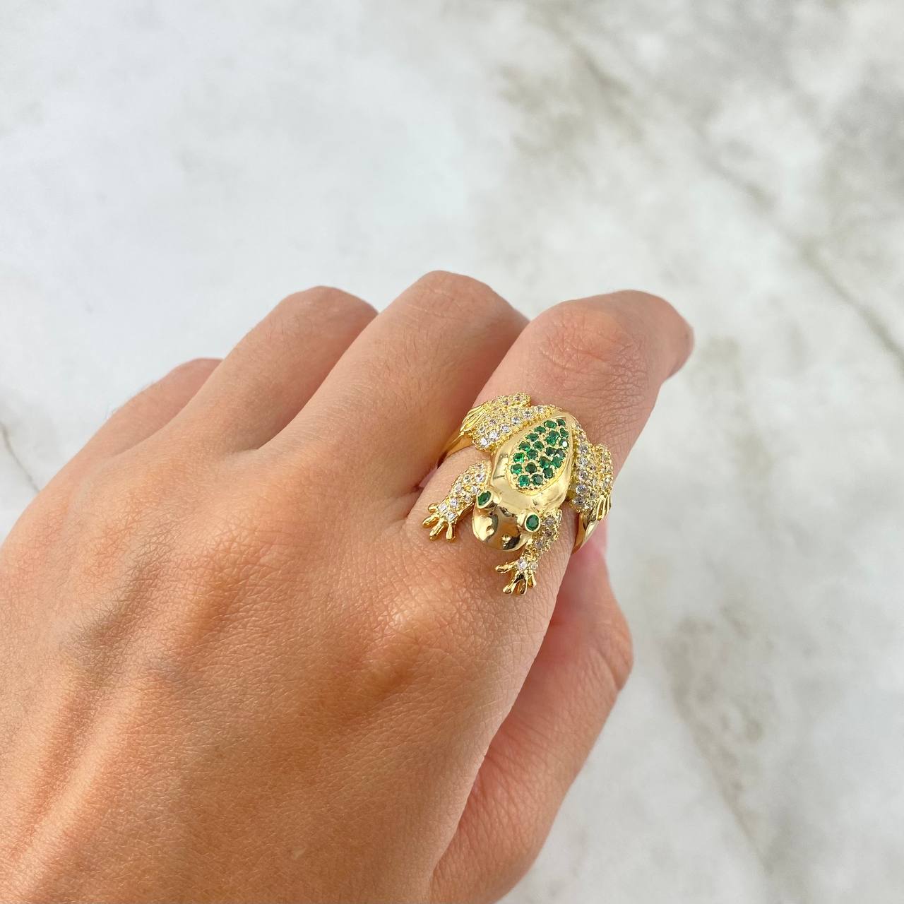 Anillo Rana 7.2gr / T7 1/2 / Circones Blancos Verdes Oro Amarillo