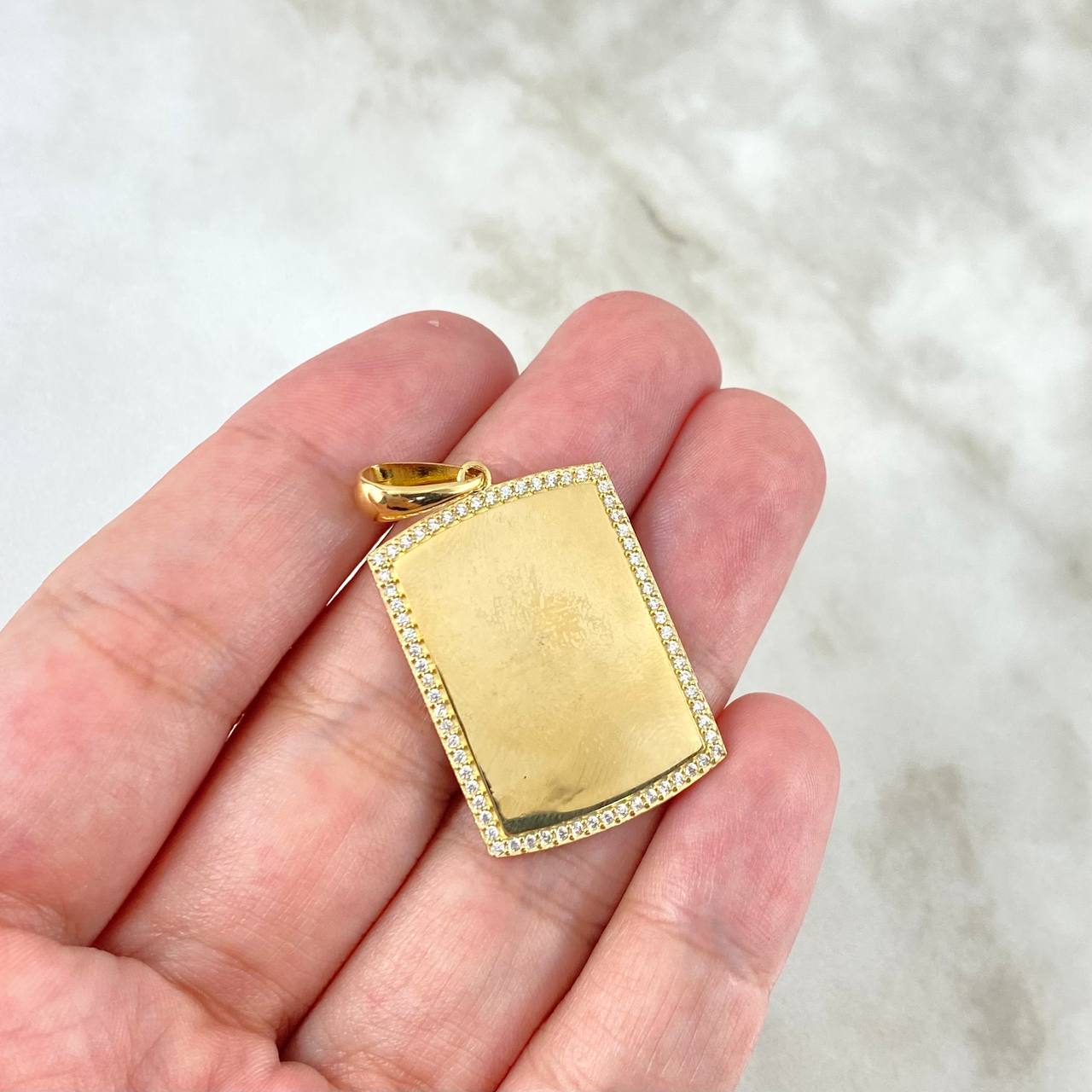 Dije Placa Rectangular 5.35gr / 3.8cm-3cm / Circones Blancos Oro Amarillo