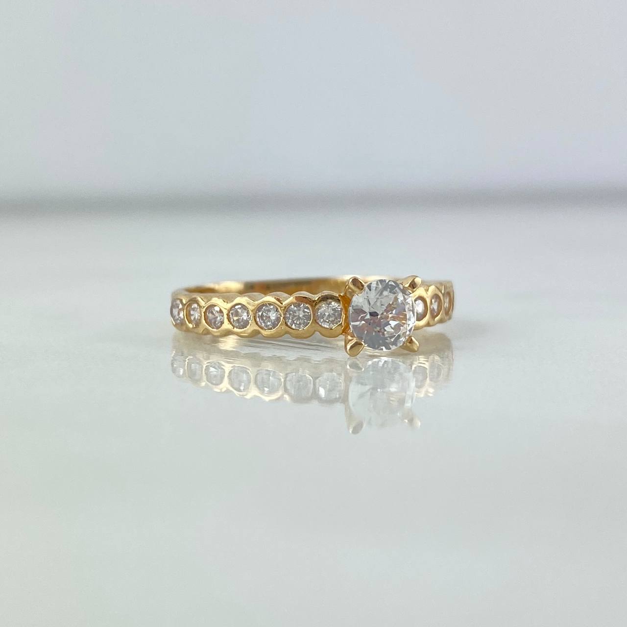 Anillo Solitario Circulos 2.45gr / T6 3/4 / Circones Blancos Oro Amarillo