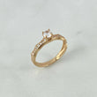 Anillo Solitario Churumbela 2.05gr / T6 1/2 / Curvo Circones Blancos Oro Amarillo