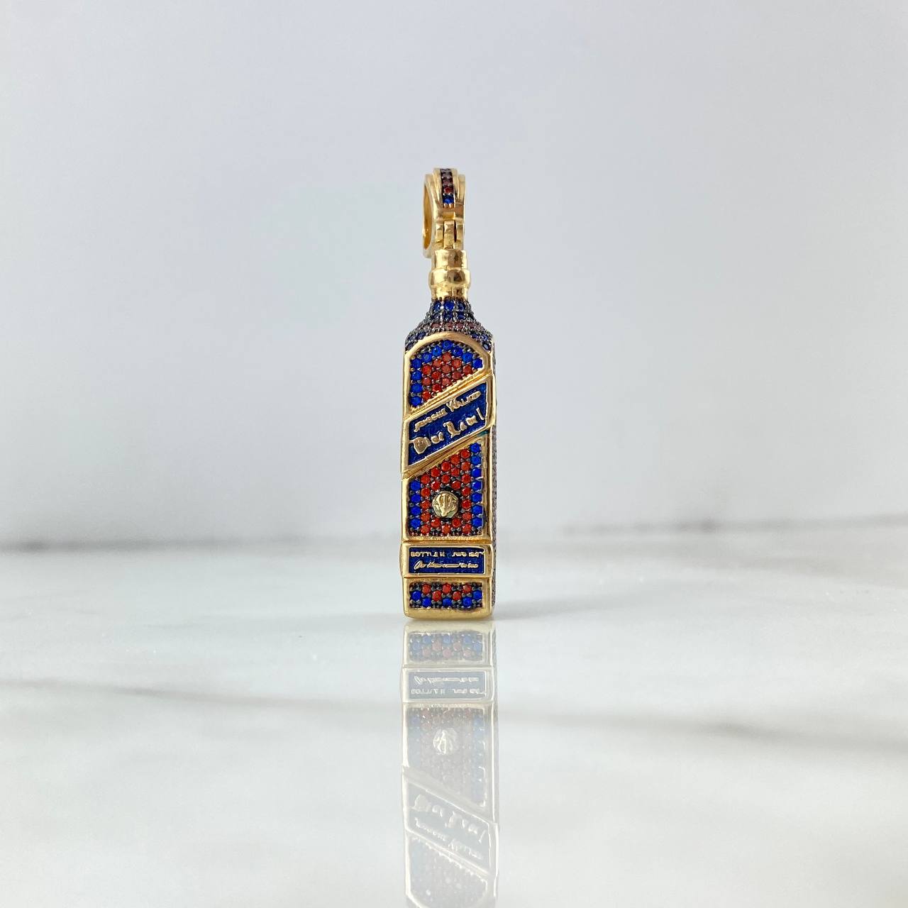 Dije Botella Johnnie Walker 12.85gr / 5cm / Circones Naranjas Azules Oro Amarillo ©