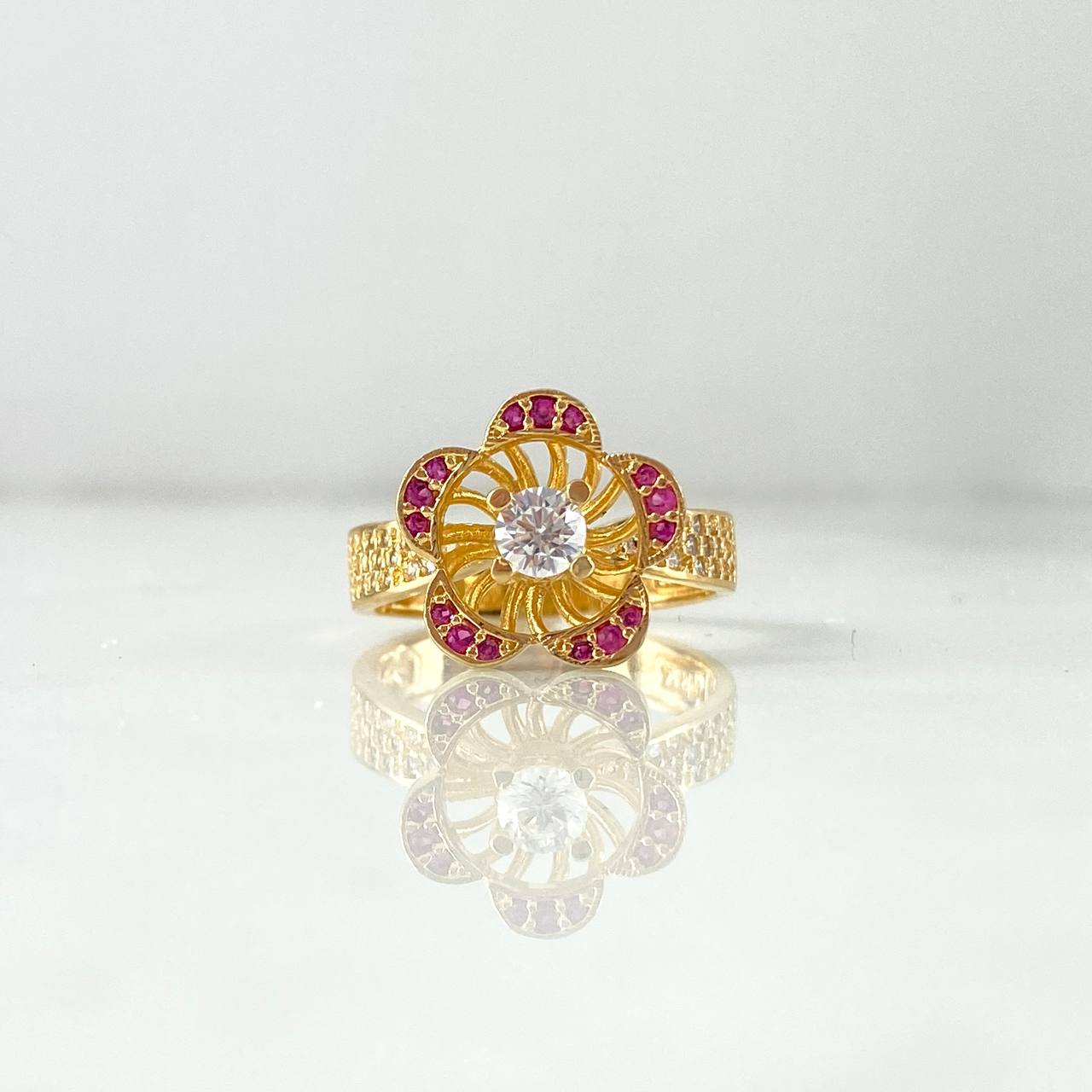 Anillo Flor 4.25gr / T6 1/2 / Circones Blancos Fucsias Oro Amarillo