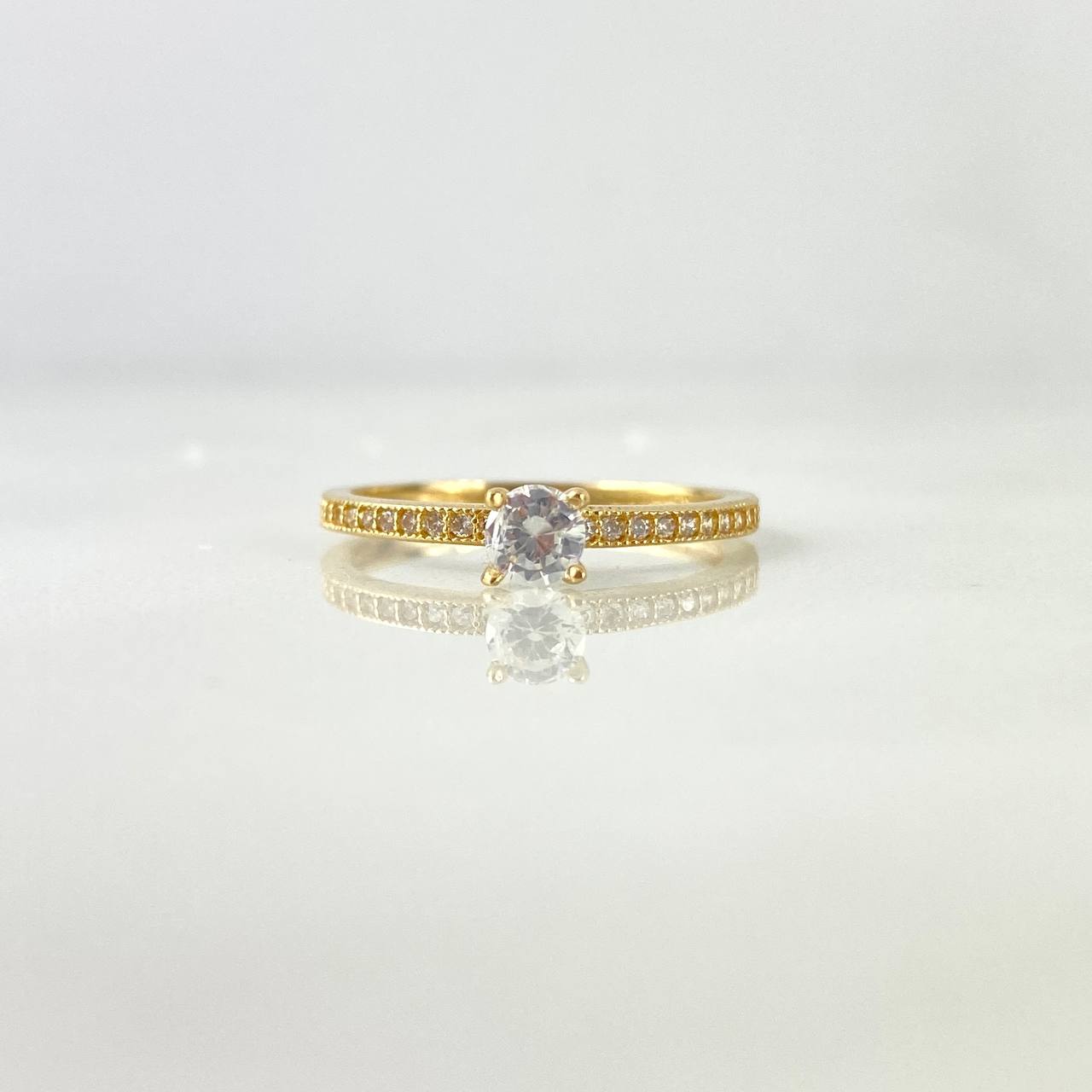 Anillo Solitario Churumbela 1.45gr / T6 1/4 / Circones Blancos Oro Amarillo