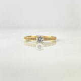 Anillo Solitario Churumbela 1.45gr / T4 1/2 / Circones Blancos Oro Amarillo